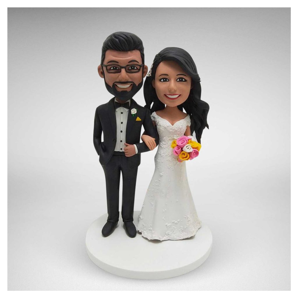 Arm-in-Arm-wedding-cake-topper